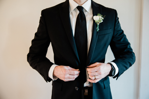 10 Groom Fragrances That Will Make You Smell Absolutely Irresistible